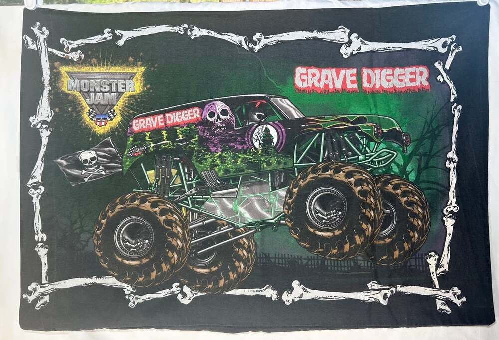 Monster Jam Grave Digger Twin Sheet set 2013 pre owned